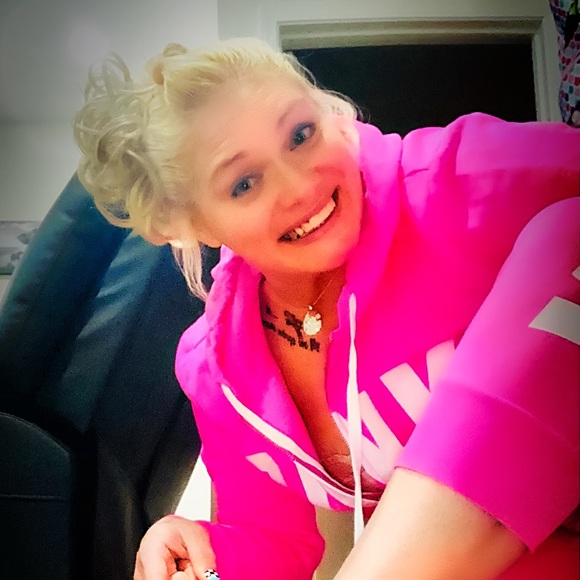 Meet your Posher, Leslie - Picture 4 of 16